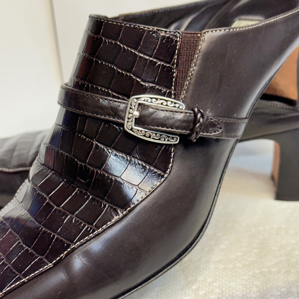 Brighton Tiana Mules Women 8.5M Brown Croc Embossed Buckle Heel Excellent - Picture 2 of 10
